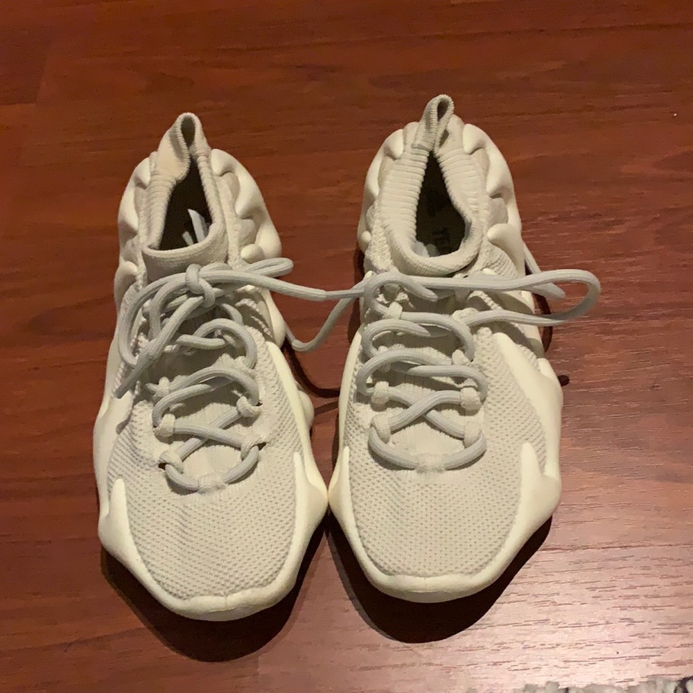 AUTHENTIC Yeezy cloud sneakers